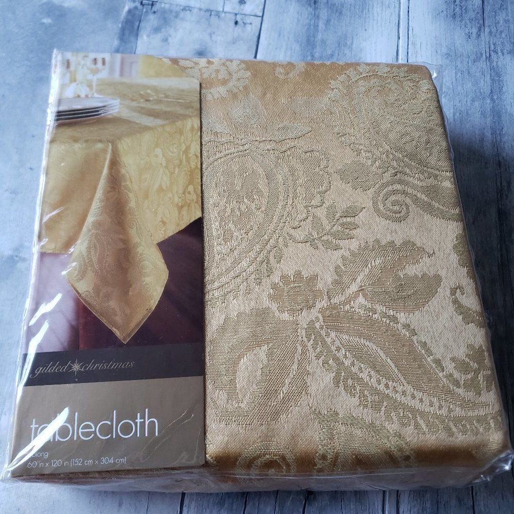 NWT - Oblong Paisley Damask Gold Colored Tablecloth 60"x120" - Picture 1 of 3